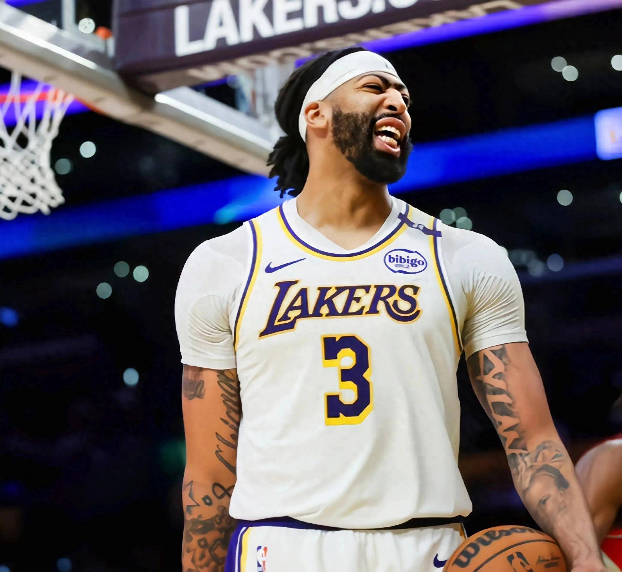 AYX-浓眉哥重返赛场，最后时刻胜出首场状态出色，尤文图斯观众沸腾！