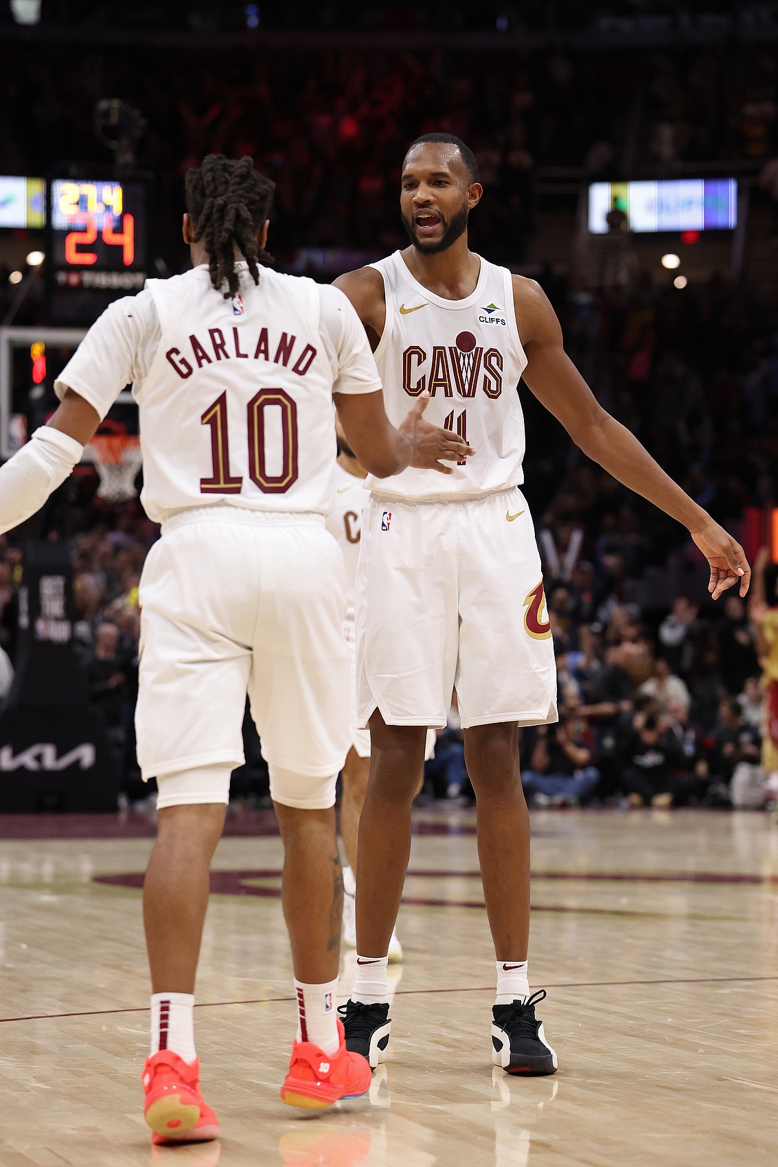 爱游戏体育-门兴格拉德巴赫赛后篮板制胜；志在全明星赛名次提升；引发热议；团队化学反应显著(门兴格拉德巴赫vs勒沃库森)