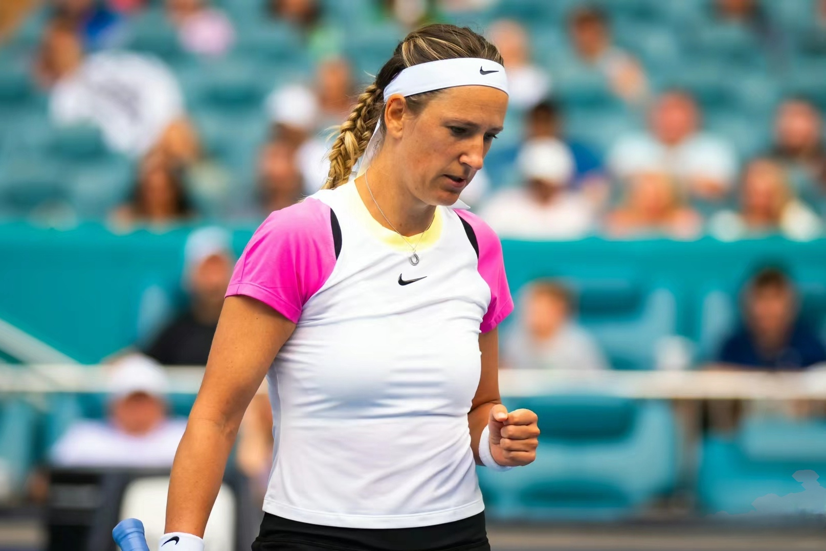  阿扎伦卡个人资料 