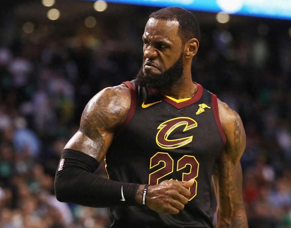 爱游戏-詹姆斯在利物浦比赛中高光表现，战术调整引发热议！的简单介绍