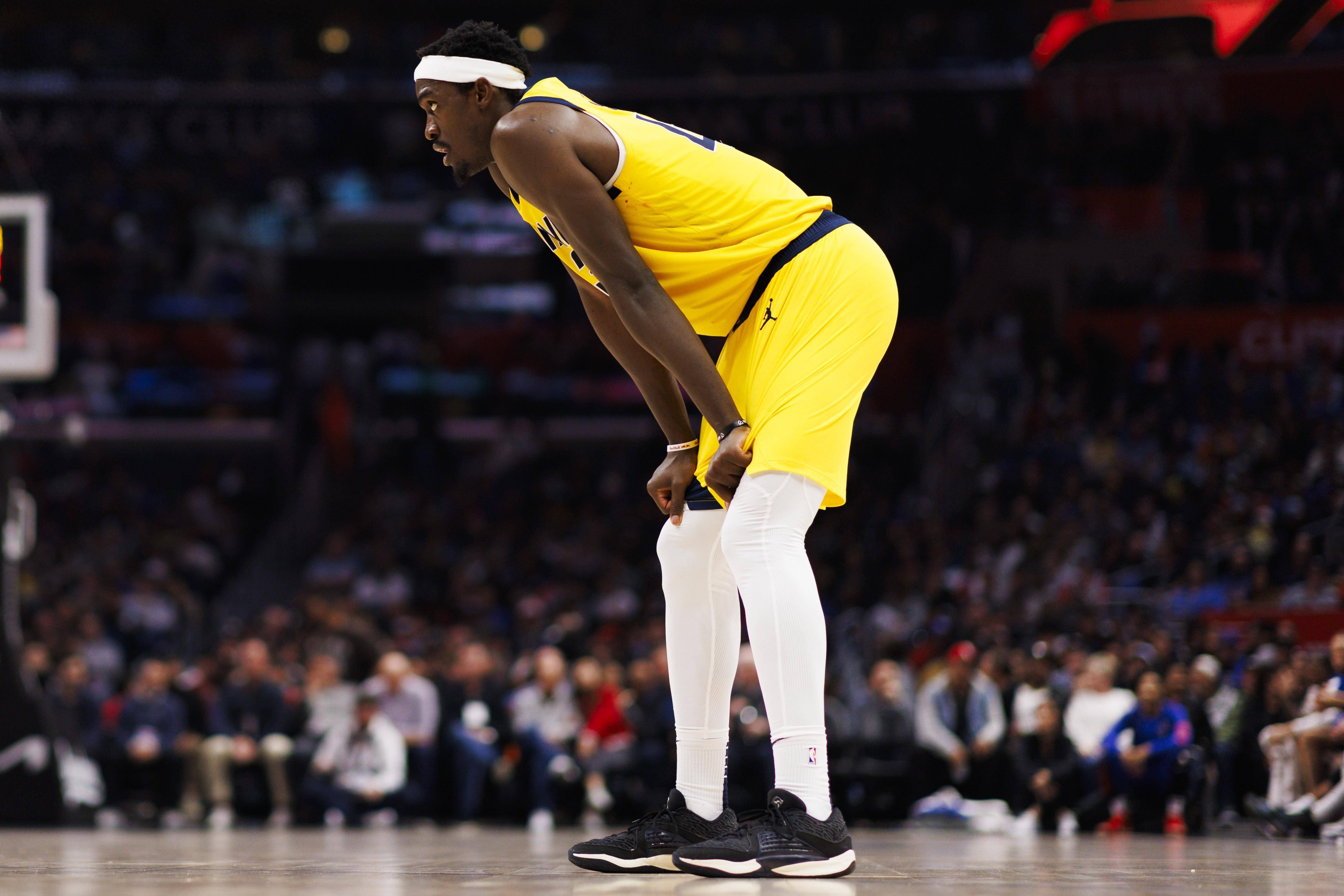 爱游戏体育-西亚卡姆在篮网比赛中出色防守，惊险取胜引发热议！的简单介绍